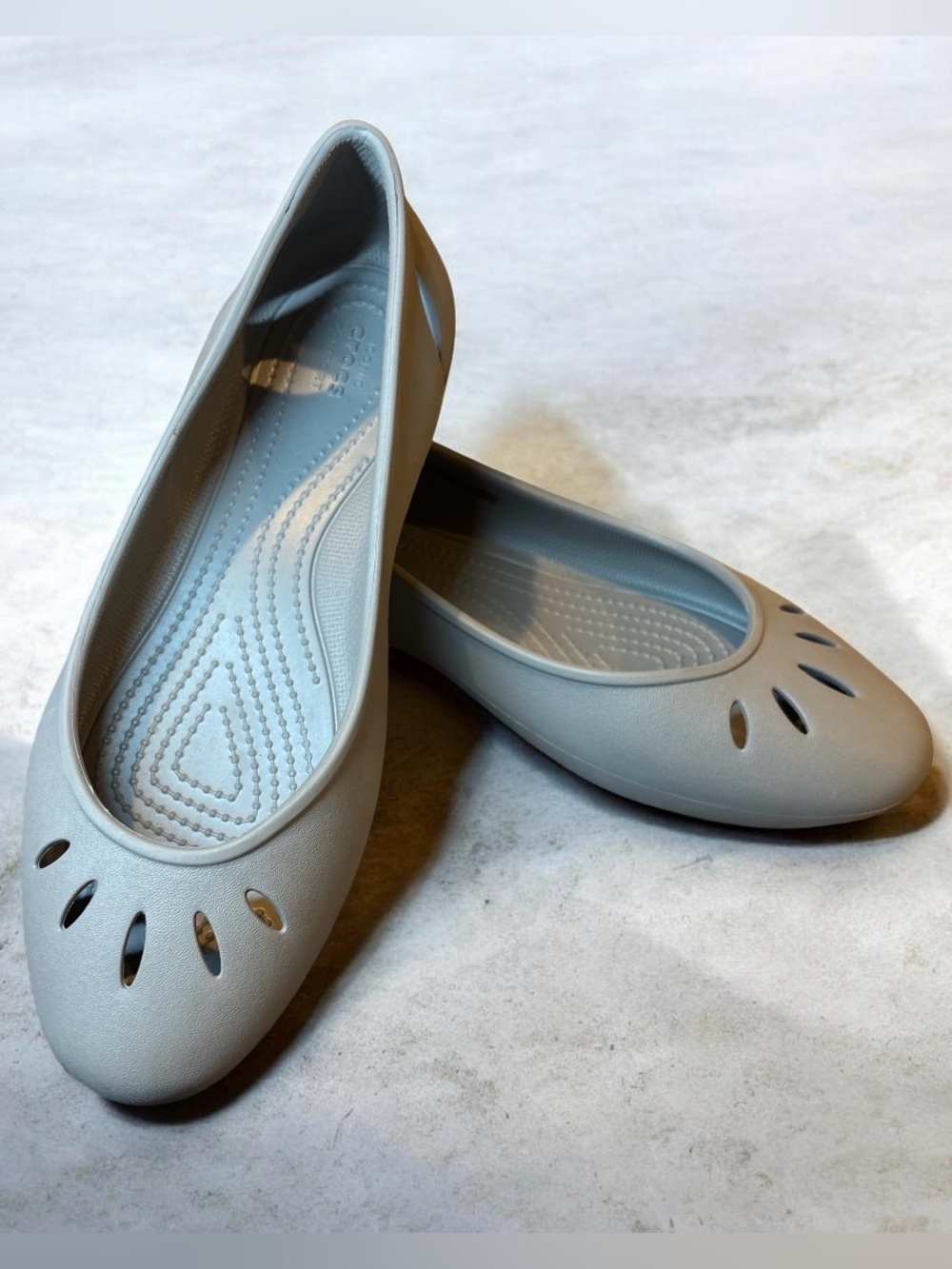 Crocs Sienna Cutout Ballet Flats Light Grey Oyster Women's Size 10 Slip On